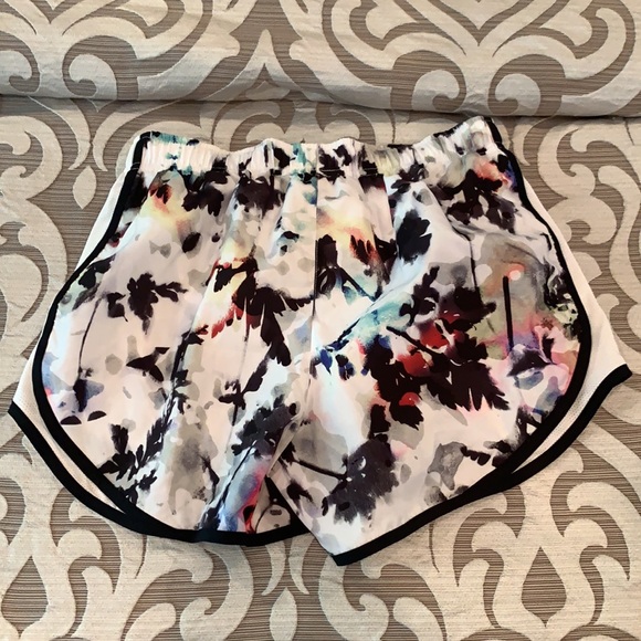 Nike floral Dri-fit shorts - Picture 8 of 14